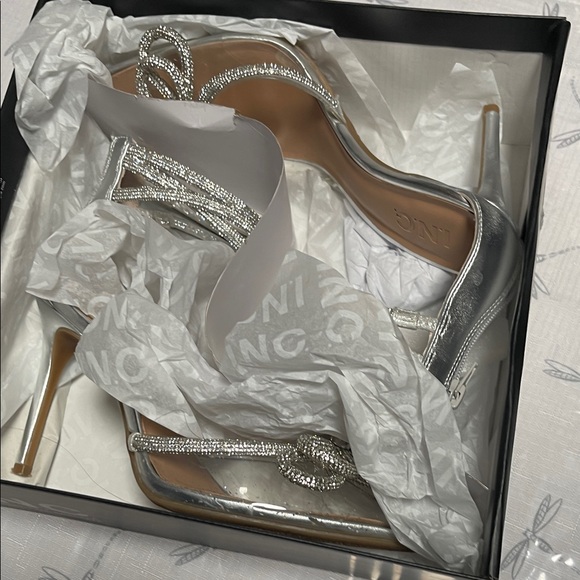 INC International Concepts Silver Bow Heels - Picture 9 of 11